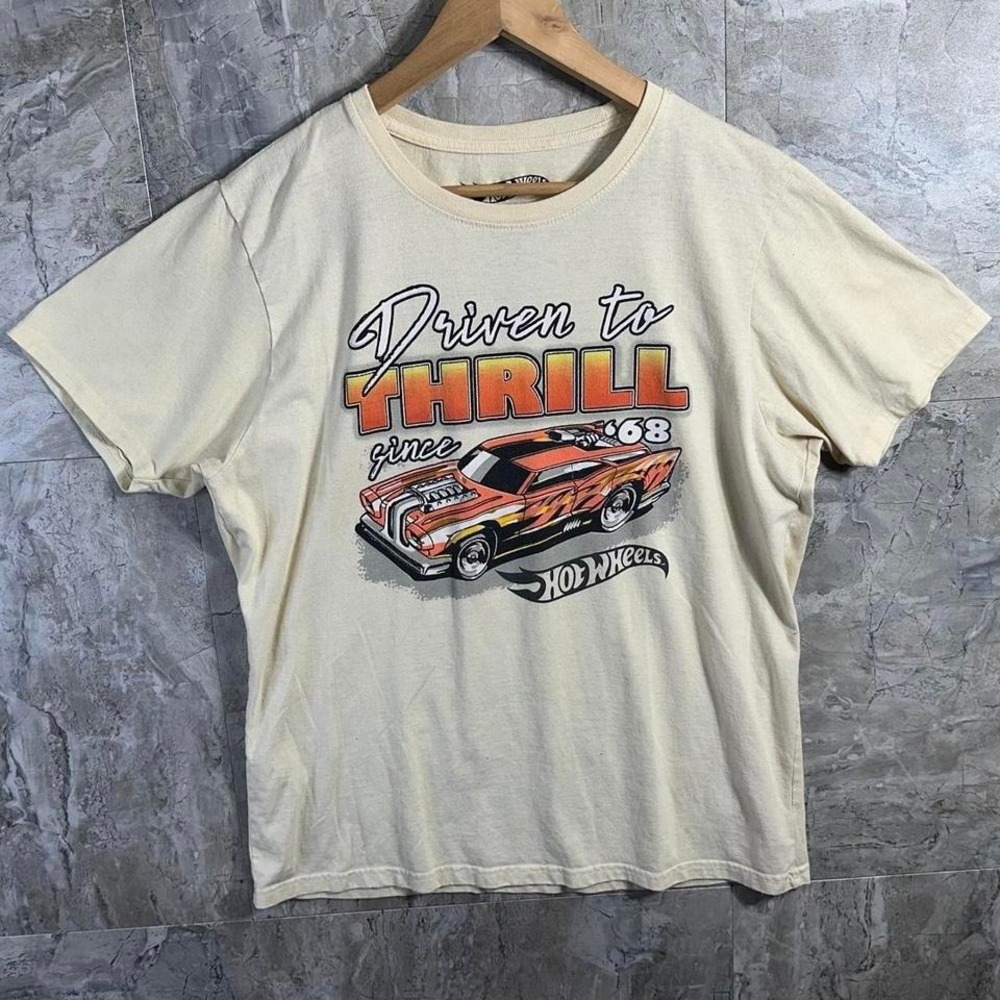 Hot Wheels car racing cream cotton t-shirt Men's size‎ Large #retro #gaming